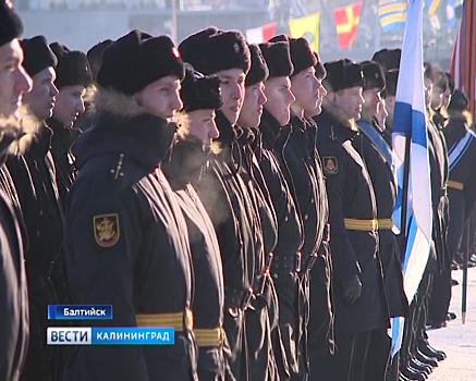 Балтийск отметил 23 февраля парадом и выставкой техники на площади Балтийской славы