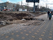 У библиотеки на проспекте Ленина провалилась брусчатка