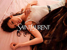 Модель Белла Хадид снялась в ночнушке и шубе для рекламы