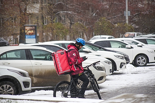 С утра улицы Тюмени сковали 9-балльные пробки: «Опять снег?»