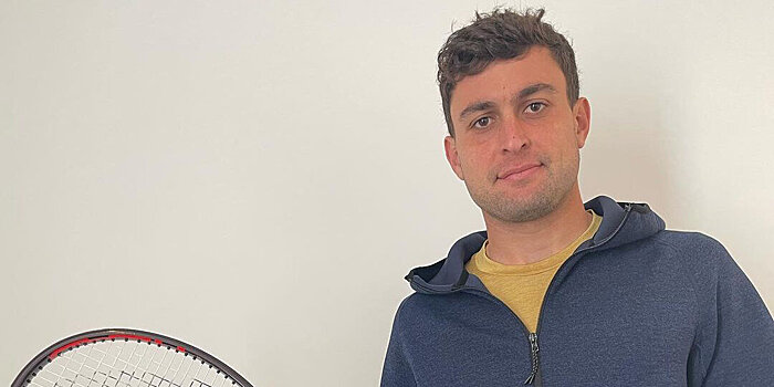 Карацев стал 10-м игроком, выставившим ракетку на благотворительный аукцион в поддержку бывшего тренера Чорича, который борется с раком