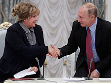 Памфилова вручила Путину удостоверение президента