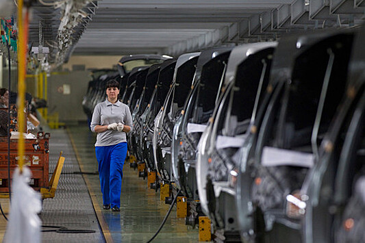 "АвтоВАЗ" частично возобновил производство автомобилей