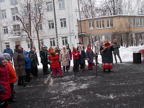 Для учащихся реабилитационно-образовательного центра №76 выступил фольклорный ансамбль «Аленушка»