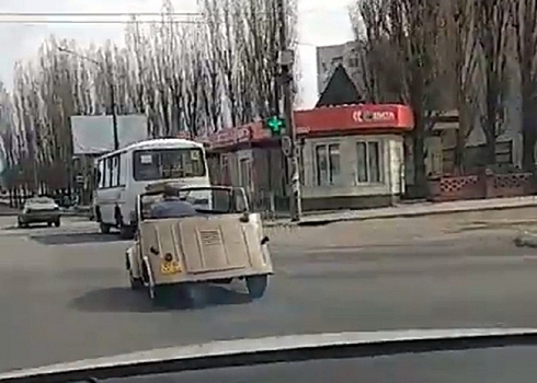 На дороге в Воронеже сняли на фото кабриолет для бедных мажоров