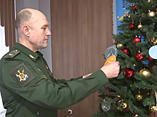 Заместитель начальника войск РХБ защиты генерал-майор Андрей Марченко исполнил желания детей военнослужащих – участников специальной военной операции в рамках всероссийской акции «Ёлка желаний»