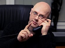 Российский сенатор сыграл песню «Ленинграда» о лабутенах