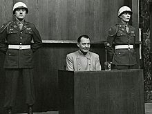 Ближайшего соратника Гитлера «заставили» принять смерть тремя разными способами