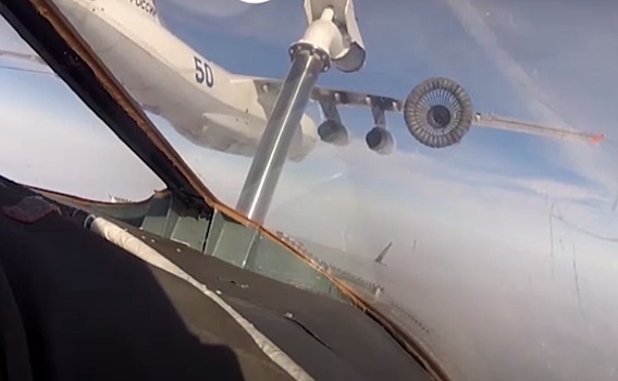 Су-30СМ показали дозаправку в воздухе