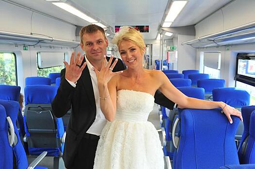 Сергей Лаптев и Юлия Клевцова сыграли свадьбу на станции «Лужники»