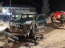 Пьяный водитель Land Cruiser врезался в локомотив