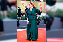 Сара Фергюсон в зеленом платье появилась на Венецианском кинофестивале
