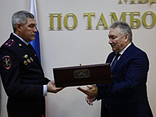 В Тамбовской области сотрудникам полиции вручили наградное оружие