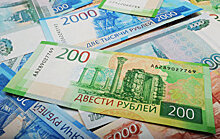 Рубль не смог закрепиться в плюсе и снижается к доллару и евро