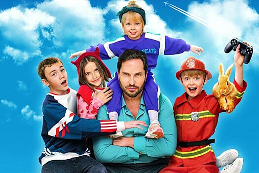 В кинотеатрах РФ начались показы комедии «Папа может» с Александром Реввой