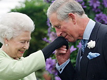 Карл III продает элитных скакунов своей покойной матери