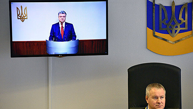 Суд отказался повторно допросить Порошенко
