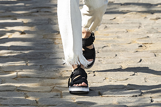 Журналисты назвали самую модную летнюю обувь