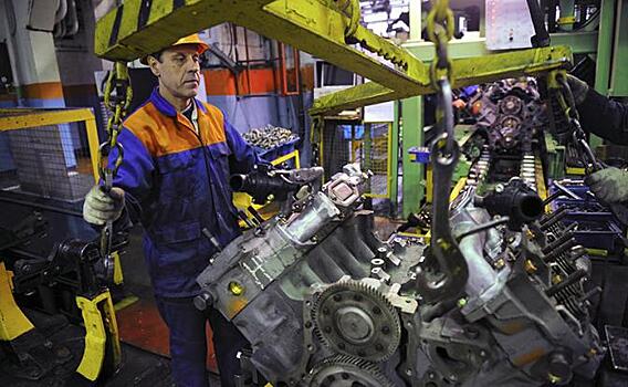 «Все антикризисные меры использованы»: Заводы переходят на 4-дневку или останавливаются