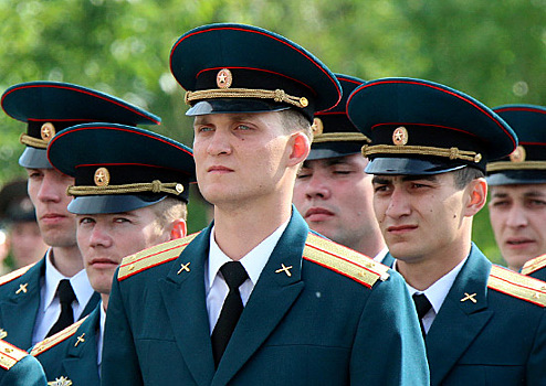 Более 1,5 тыс. офицеров-выпускников вузов пополнят боевой состав ЗВО
