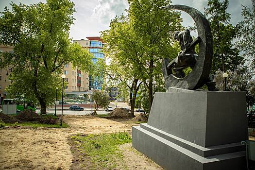 В Курске благоустраивают скверы на улице Гагарина и «Спутник»