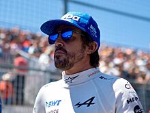 «Alpine поступила некрасиво с Фернандо». Марк Хьюз – об уходе Алонсо в Aston Martin