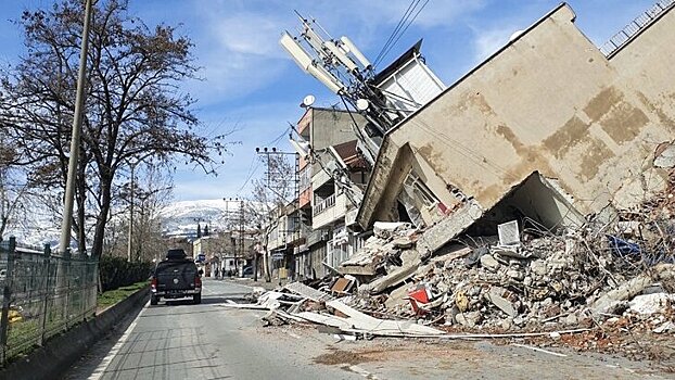 Пострадавшие от землетрясения в Турции лишились помощи из-за Киева