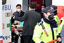Полиция Кореи озадачена личностью человека, ранившего лидера оппозиции