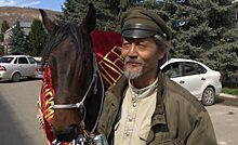 Китаец с российским паспортом решил объехать на коне города ЧМ-2018