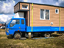 Решил квартирный вопрос: парень построил автодом за 250 тыс. рублей