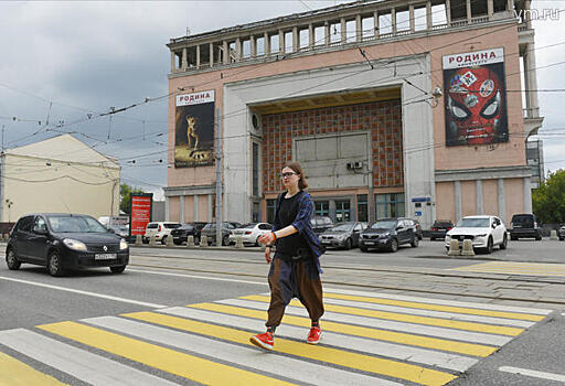 Москвичка рассказала, как выглядит ее родной район с крыши кинотеатра «Родина»