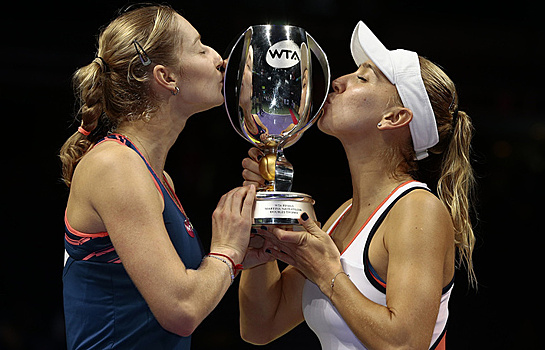Макарова и Веснина вышли в 1/2 финала WTA