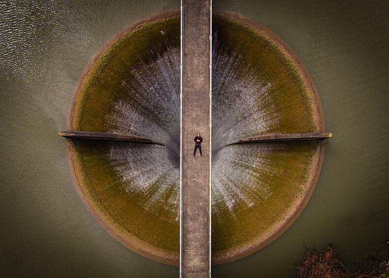 Онлайн-сообщество SkyPixel, посвящённое аэровоздушной фото— и видеосъемке, показало работы победителей конкурса дрон-фотографии, пишет The Guardian. Лучшие снимки жюри отобрало из более чем 27 тысяч заявок, присланных участниками в этом году