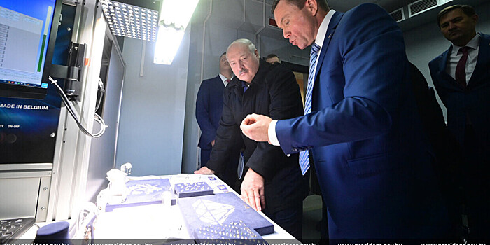 Лукашенко показали производство белорусских ювелирных изделий