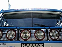 КамАЗ протаранил здание в Москве