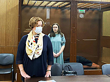 Суд вынес приговор бросившей «коктейль Молотова» в полицейских в Москве