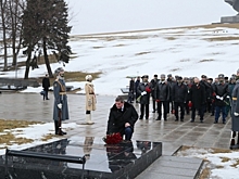 В Волгограде на Мамаевом кургане почтили память героев-защитников