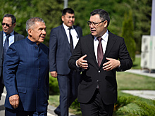 Садыр Жапаров и Рустам Минниханов побывали в «Рух Ордо» и осмотрели пирс в форме комуза. ФОТО