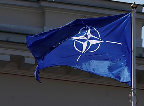 В НАТО пообещали усилить сотрудничество с Грузией