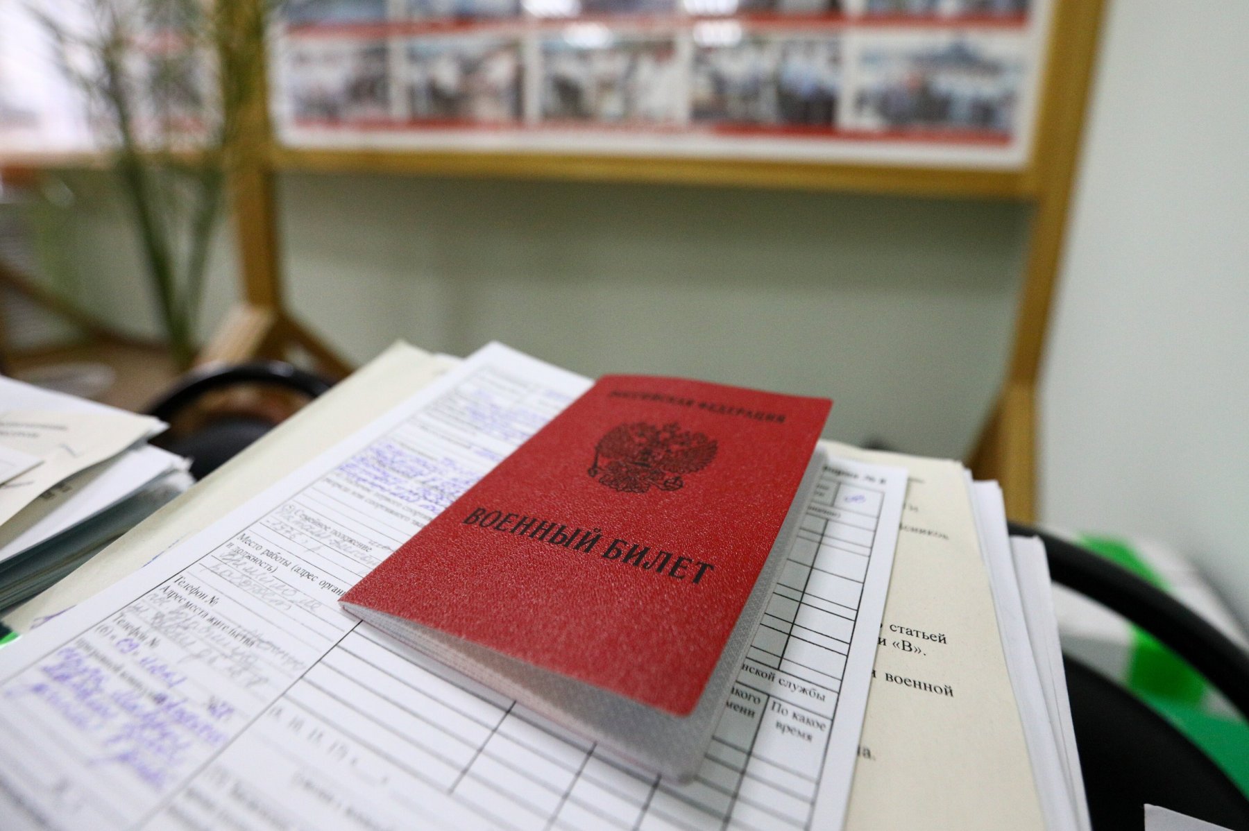 Депутат Госдумы: мужчин на границе нужно проверять по спискам призывников
