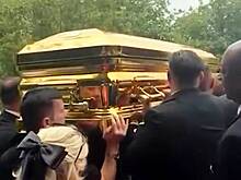 В сети появились кадры с похорон «короля цыган» с золотым гробом
