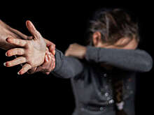 Neva.Today: в Петербурге мать разбила лицо девятилетней дочери