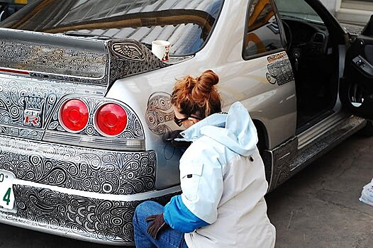 Мужчина взял и разрешил супруге разрисовать маркером свой автомобиль. А ведь все могло закончиться иначе