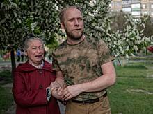 Жители освобожденных городов находят своих родственников