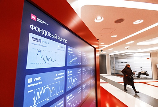 Акции ВТБ подешевели сразу на 24% до 70,91 рубля