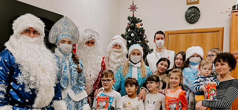 Участники новогоднего автопробега Дедов Морозов «Молодой Гвардии Единой России» посетили Красногорск