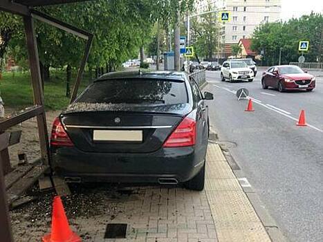 Протаранил остановку и сбил женщину: появились подробности ДТП в Калининграде
