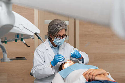 Independent: британка вырвала себе зуб, потому что 7 лет не могла попасть к стоматологу