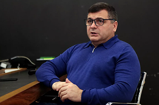 Медведев возложил венок к памятнику Народным героям в Пекине