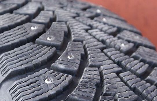 Вредные привычки водителей, из-за которых теряются шипы на зимних покрышках